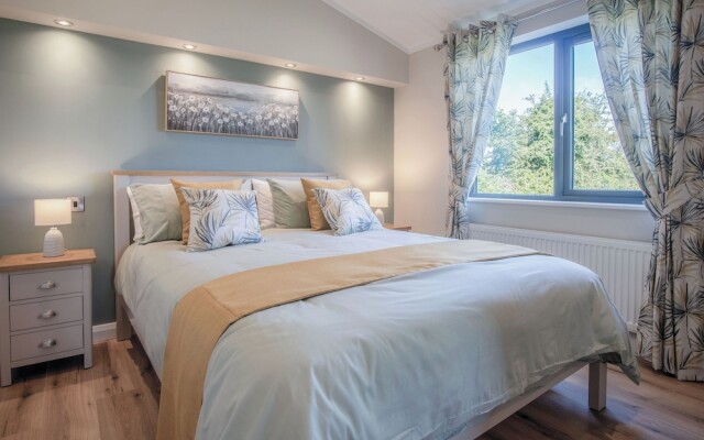 Swanlake Lodge - 3 Bedroom Holiday Home - Penally