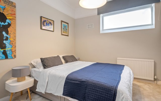 Period 3-bed Maisonette Next to the City of London