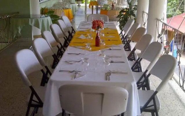 Palm Bay Guest House & Restaurant