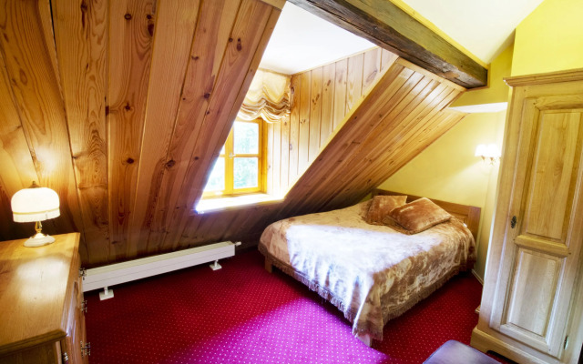 Hotel Dworek Wapionka