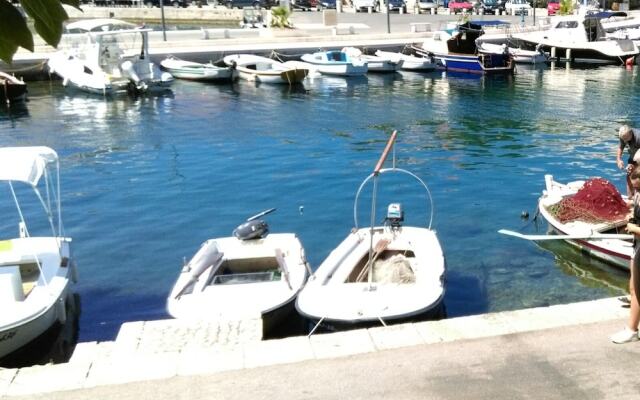 Studio in Sumartin, With Wonderful sea View, Furnished Balcony and Wif