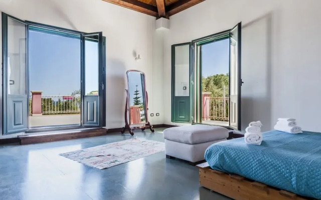 Charming Sea View Villa close to beach