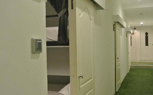 FIRST 1 Boutique House at Sukhumvit 1