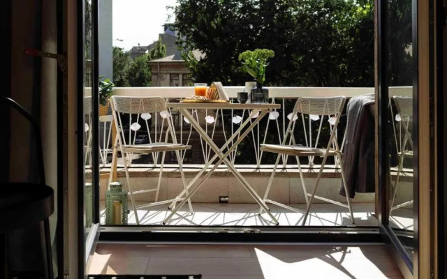 Bright 2BR Apartment - Top Location - City Balcony