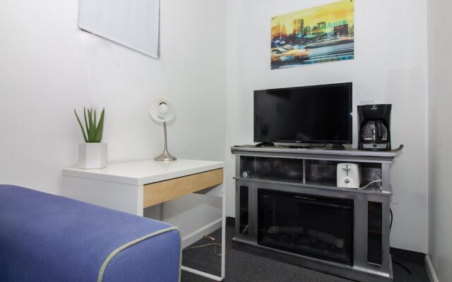 Racpanos Modern Stay on Forrest Street