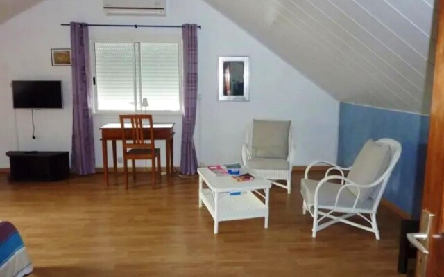 Apartment with 3 Bedrooms in Bois-De-Nèfles Saint-Paul, with Wonderful Sea View, Enclosed Garden And Wifi - 15 Km From the Beach