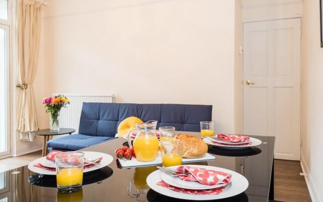 Bright Battersea pad Sleeps 5