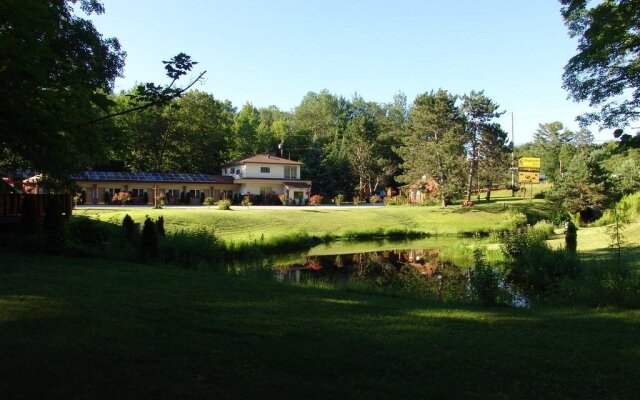 The Highlands Motel & Lodge