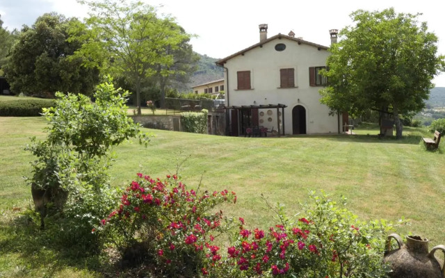 Scappo in Umbria, la Cantinetta