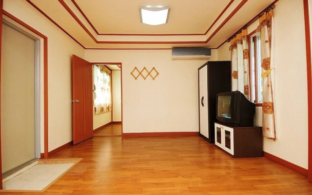 Songnisan Mountain White