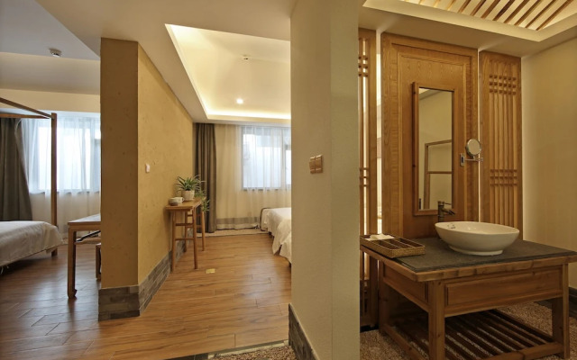 Wuyishan Old Street Hill Lodge