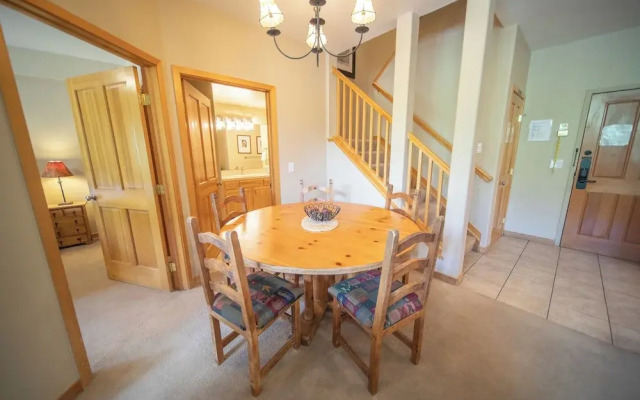 Gateway Lodge 5038