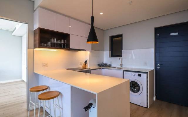 Sixteen on Bree 1425 by CTHA