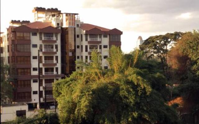 Elegant city views, 5 mins drive to city center