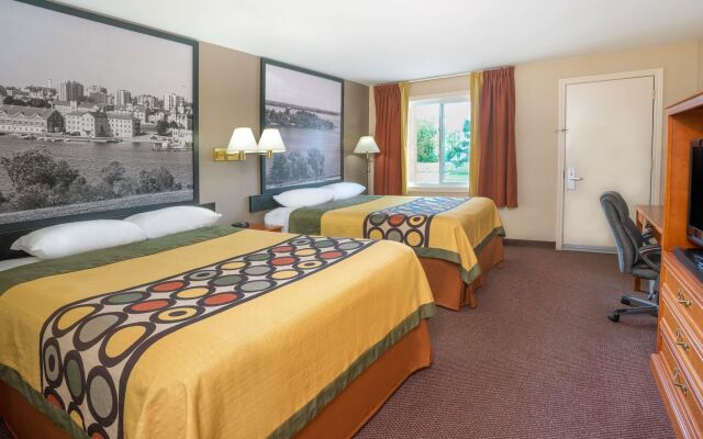 Super 8 Kingston