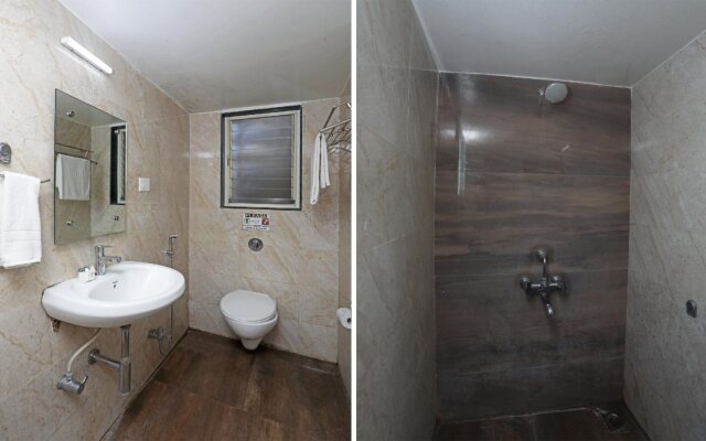 OYO 1216 Hotel New White House