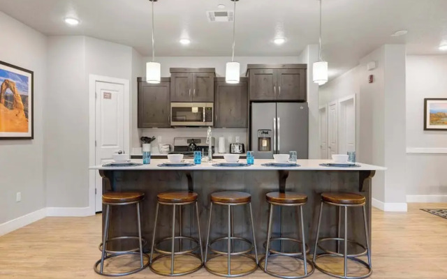 Walking on Sunshine Ground Level