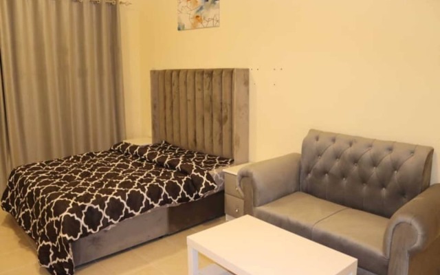 Lovely Studio With Balcony And Free Parking