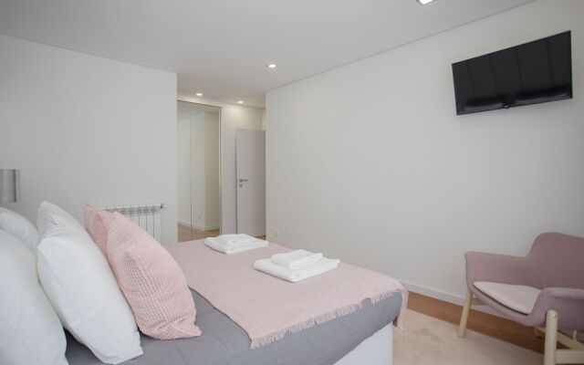 Liiiving - Luxury River View Apartment III