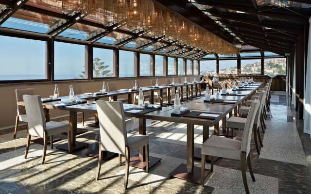 De Bonart Naples, Curio Collection by Hilton