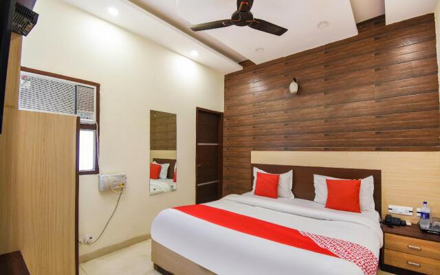 OYO 15947 Hotel Prabhat