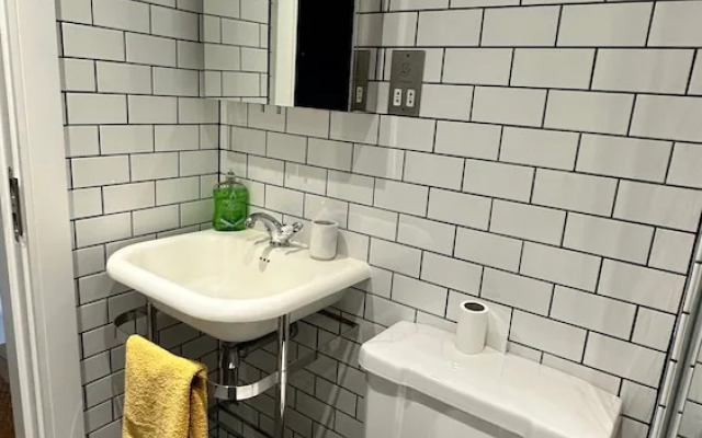 Modern & Stylish 1 Bedroom Flat