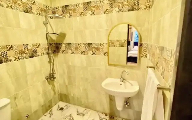 Farsha Pyramids Inn