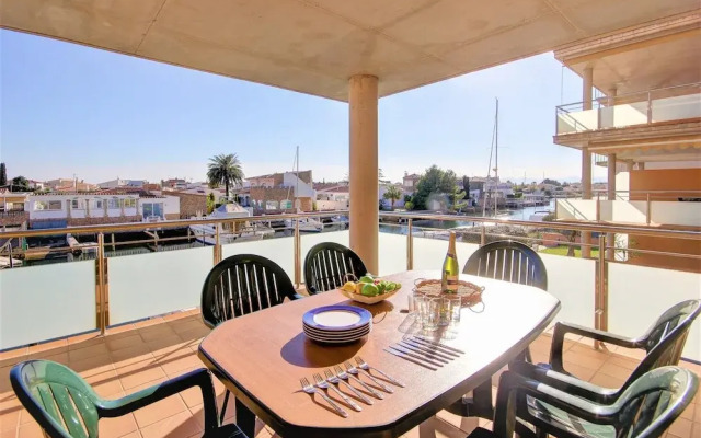 Apartment With Scenic View