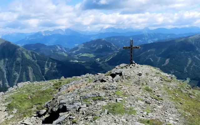 Luxurious Chalet in Hohentauern With Jacuzzi Near Lake