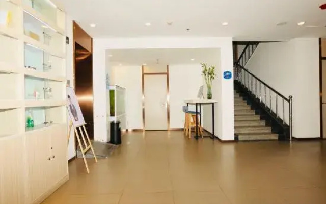 HanTing Hotel (Jinan Licheng District Government Impression City)