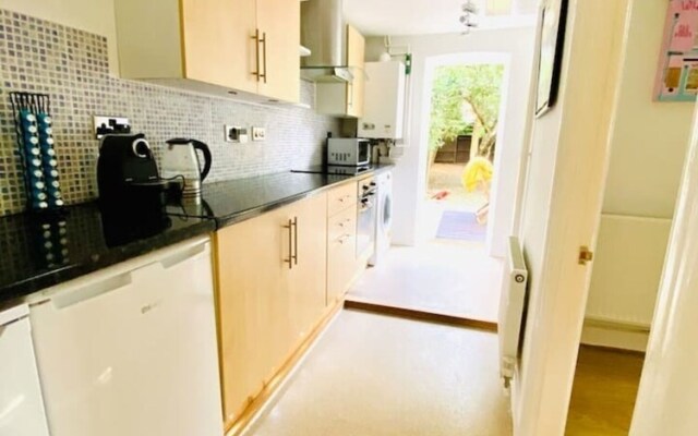 Beachfront Retreat With Panoramic Views Of The Bay