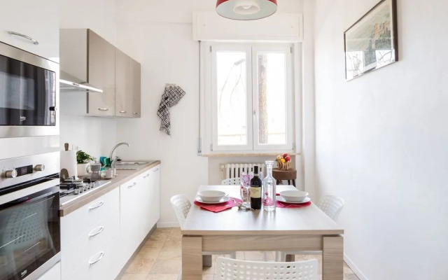 Parma Railway Station Apartment with Garage