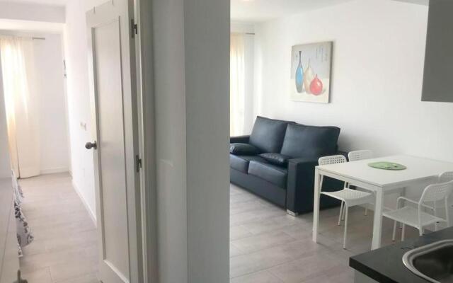 COOL Apartment NEAR Beach Pool & AC 1