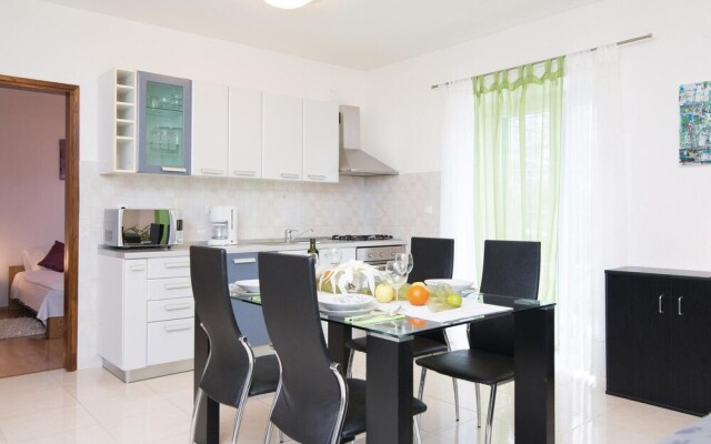 Nice Home in Nedescina With Wifi and 5 Bedrooms