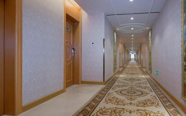 Vienna Hotel(Zhangzhou Jiaomei WanYi square store)