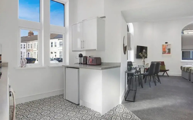 Compact 1-bed Flat for Friends & Colleagues