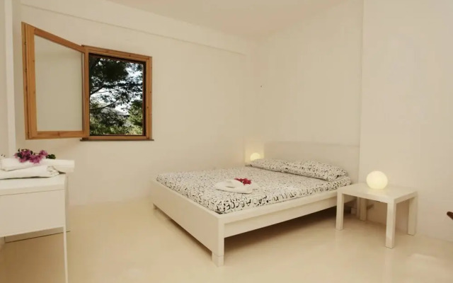 Villa With Pool Garden Near The Sea