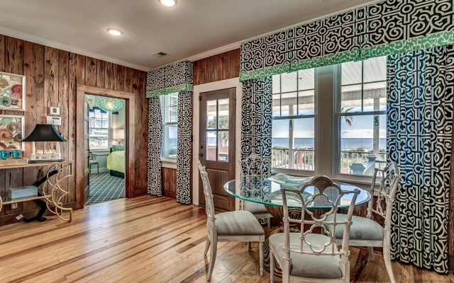 -Under The Sea (8 Bdrm / 7 Bath, Sleeps 22)