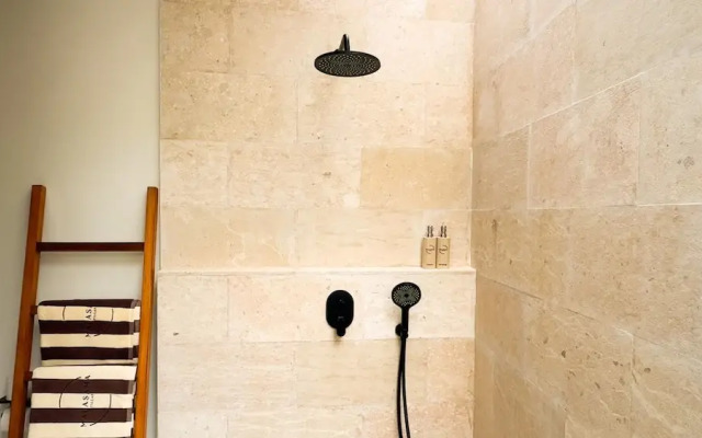 Malasama suites hotel