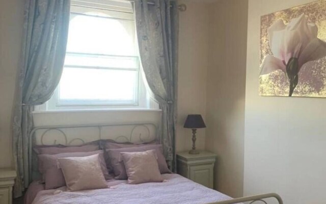 Admirals Harbour View 2-bed Apartment in Harwich