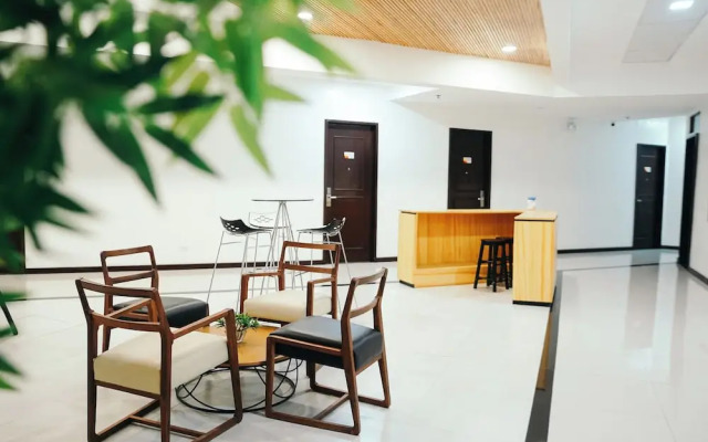 Travelbee Airport Inn