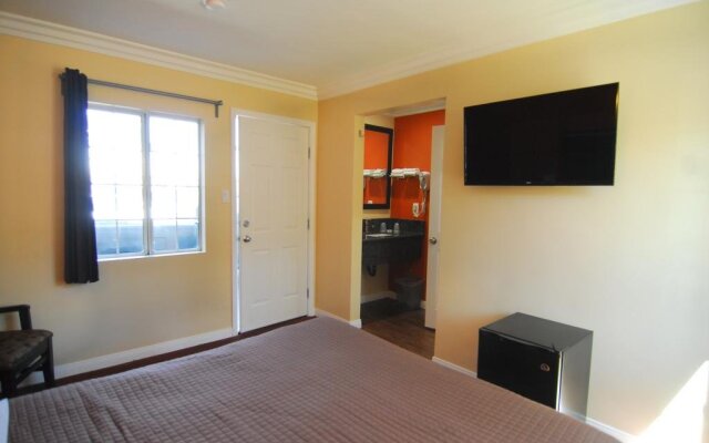 Studio City Inn