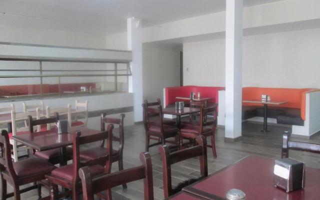 OYO Hotel Colón Express