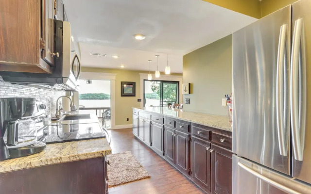 Deck & Boat Dock: Lakefront Getaway in Camdenton