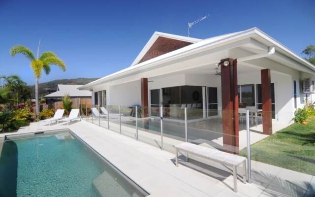 4 Cascade Luxury House on Fairway