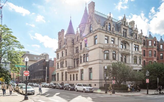 Pelicanstay in Boston Back Bay