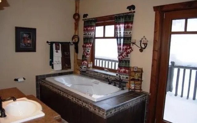 Keremeos Creek Crossing by Apex Accommodations