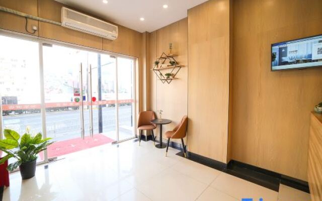Pebble Motel (Shanghai Zhongshan Park Metro Station)