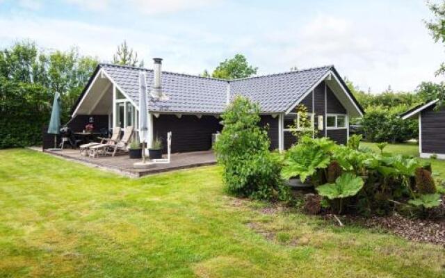 Three-Bedroom Holiday home in Tarm 5