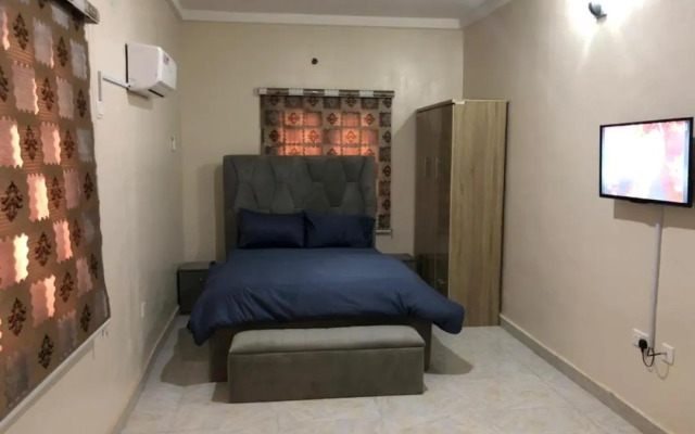 Well furnished and very spacious 2bedroom apartment in Wuye